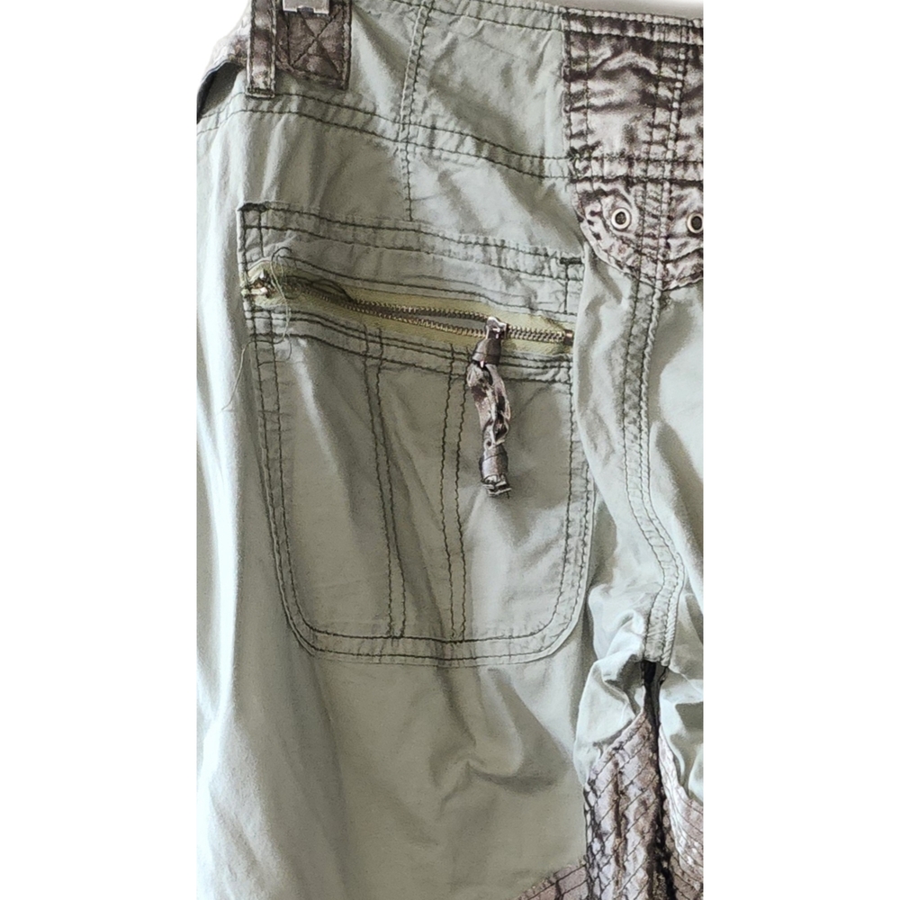 Abercrombie & Fitch Green Cargo Utility Pants with Relaxed Fit - Picture 7 of 8